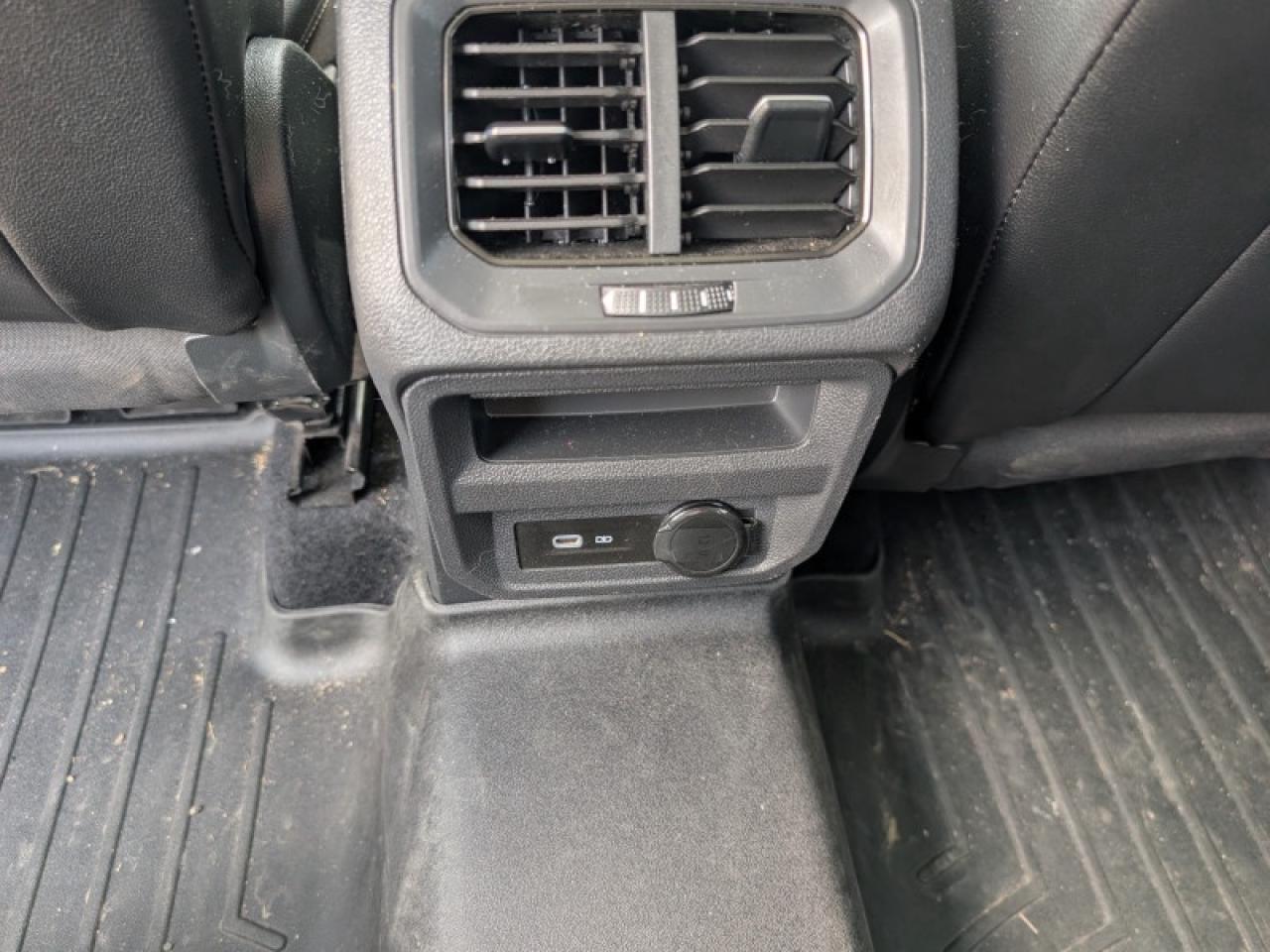 2021 Volkswagen Tiguan Highline 4MOTION  **PANO ROOF** Photo
