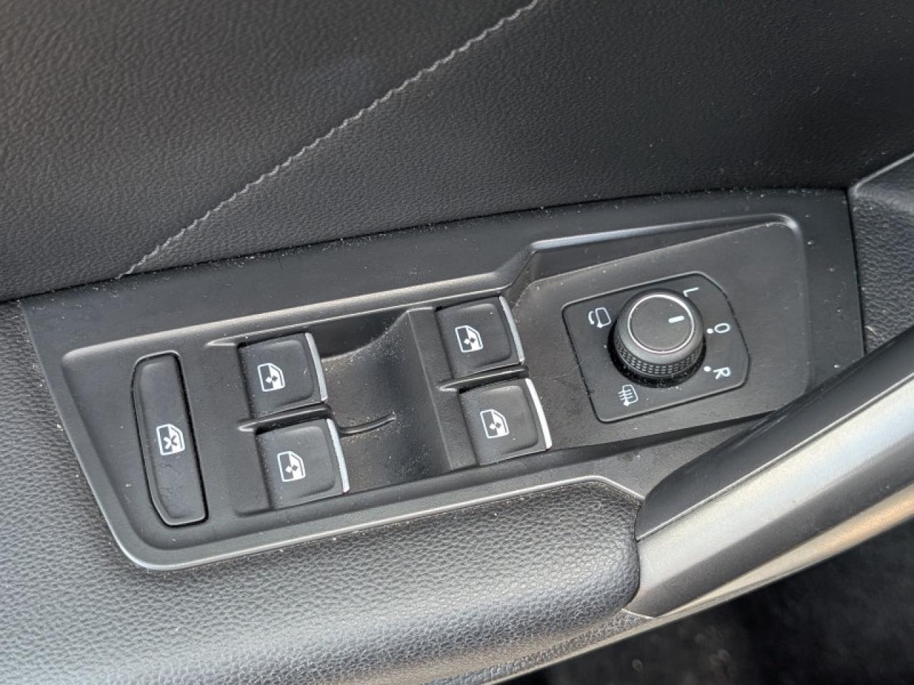 2021 Volkswagen Tiguan Highline 4MOTION  **PANO ROOF** Photo