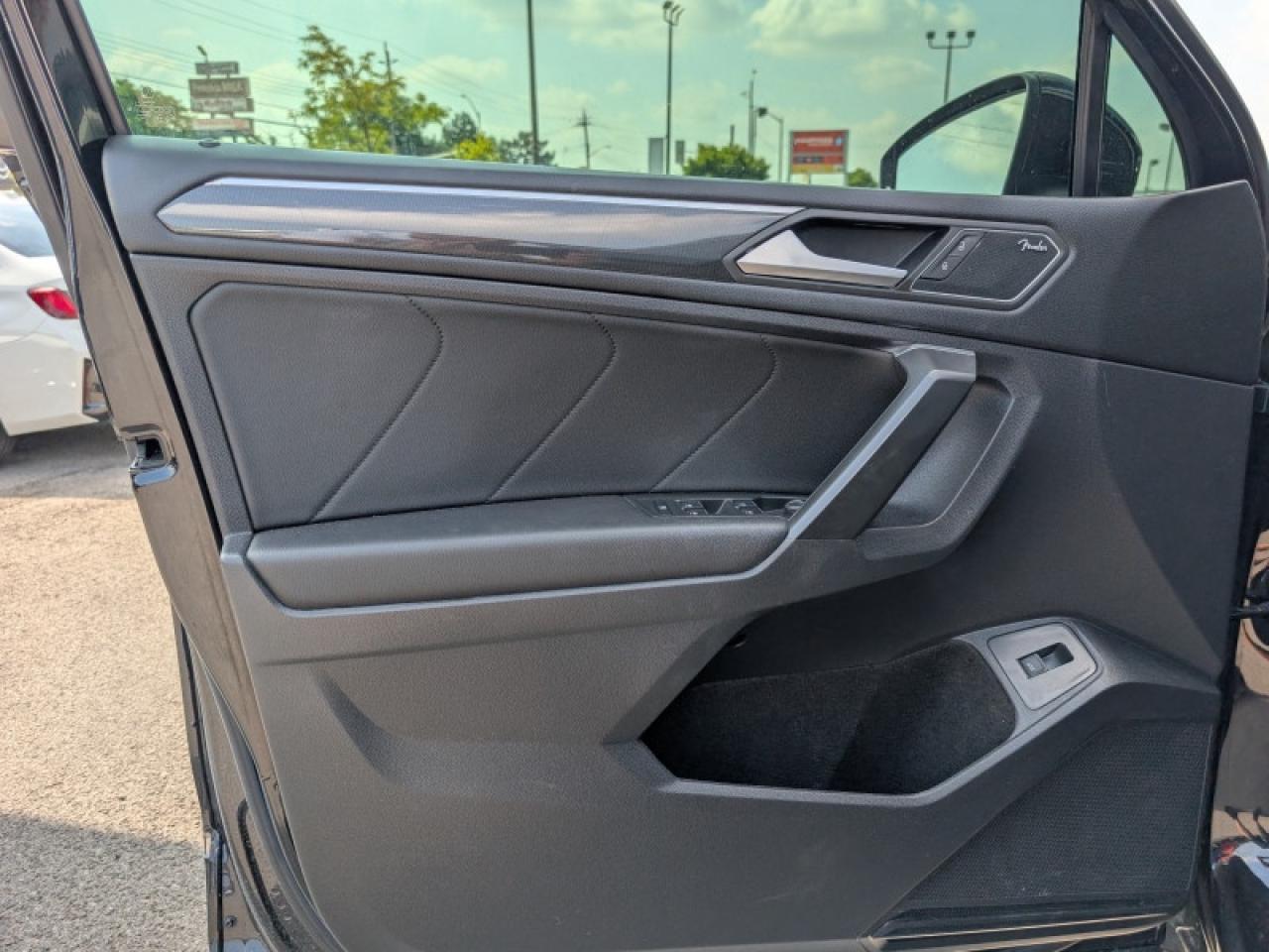 2021 Volkswagen Tiguan Highline 4MOTION  **PANO ROOF** Photo