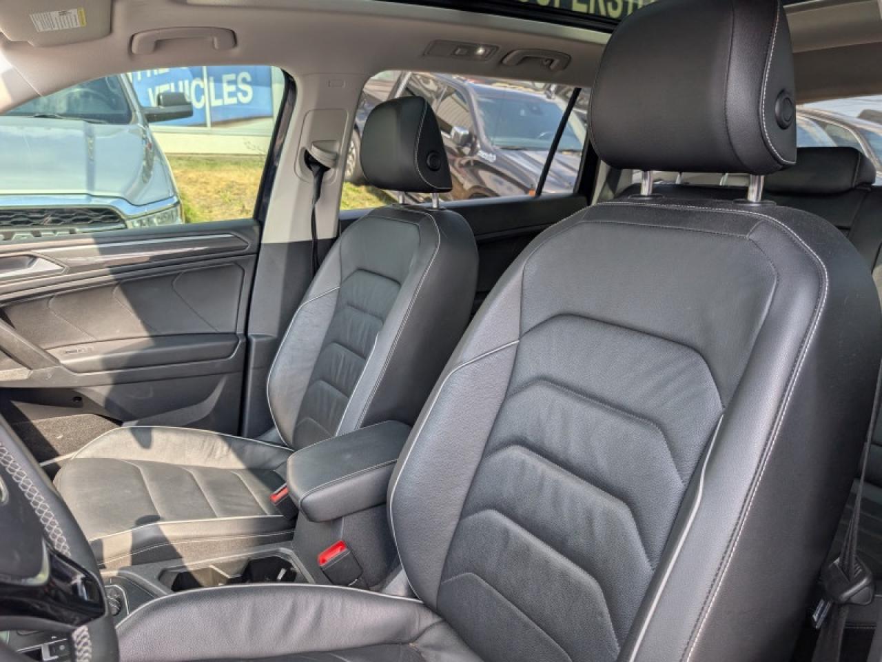 2021 Volkswagen Tiguan Highline 4MOTION  **PANO ROOF** Photo