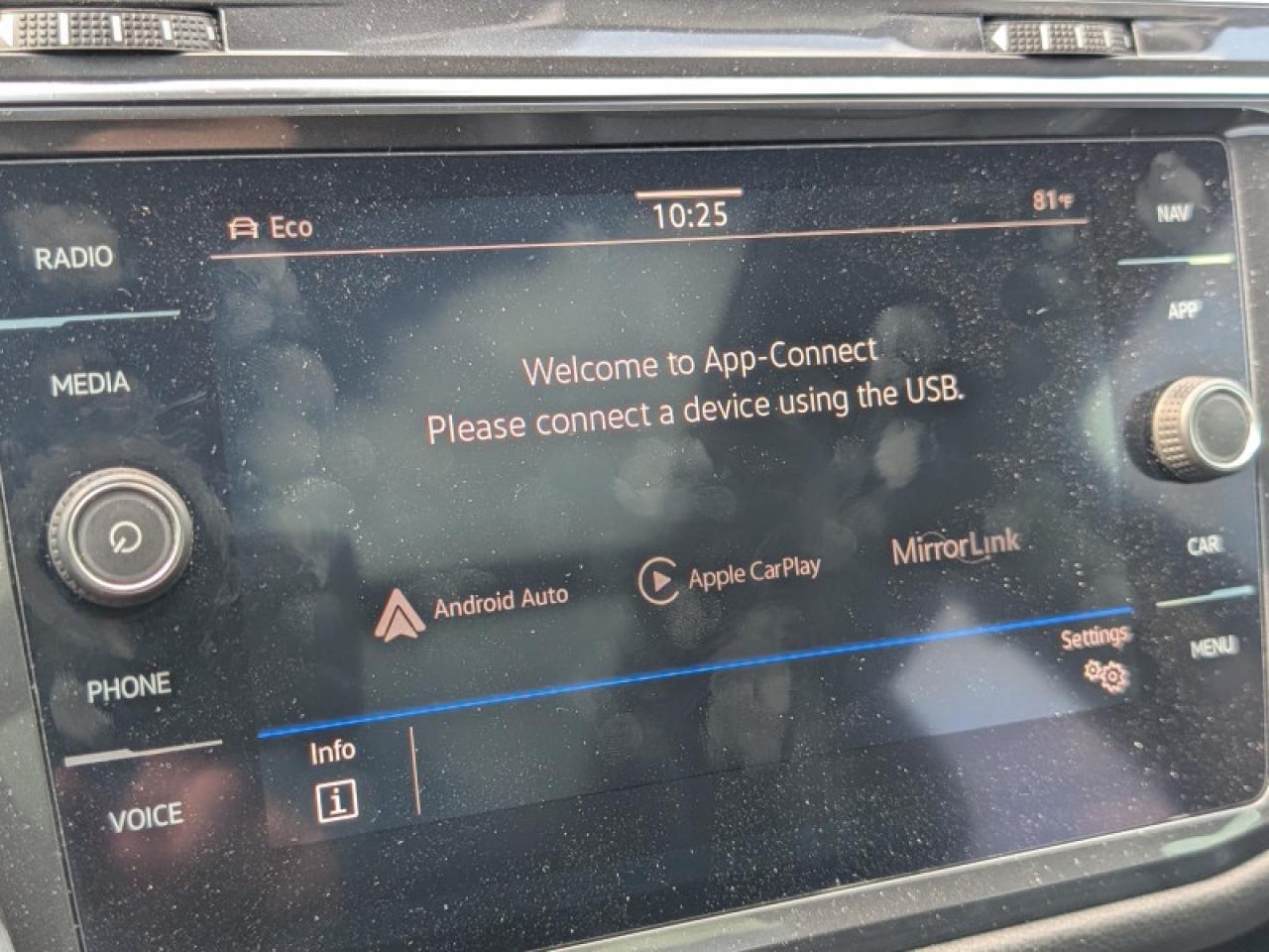2021 Volkswagen Tiguan Highline 4MOTION  **PANO ROOF** Photo