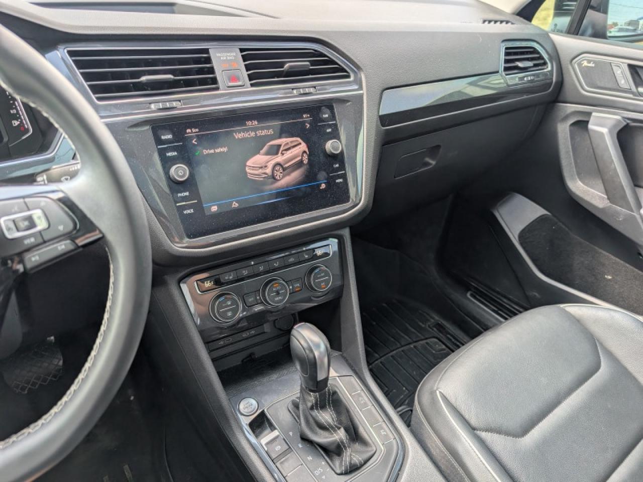 2021 Volkswagen Tiguan Highline 4MOTION  **PANO ROOF** Photo