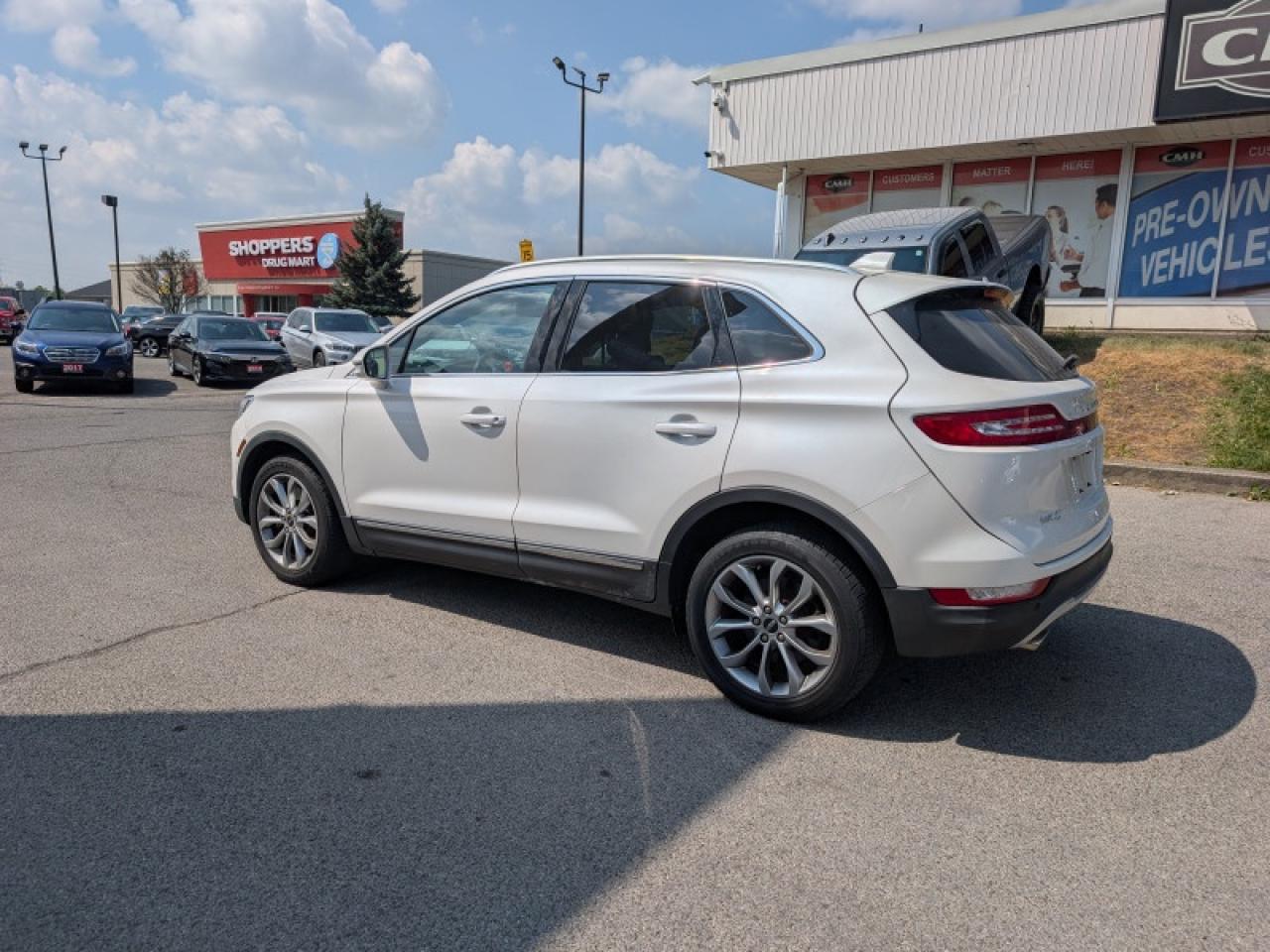 2018 Lincoln MKC Select AWD  **PANO ROOF - CLIMATE PKG** Photo2