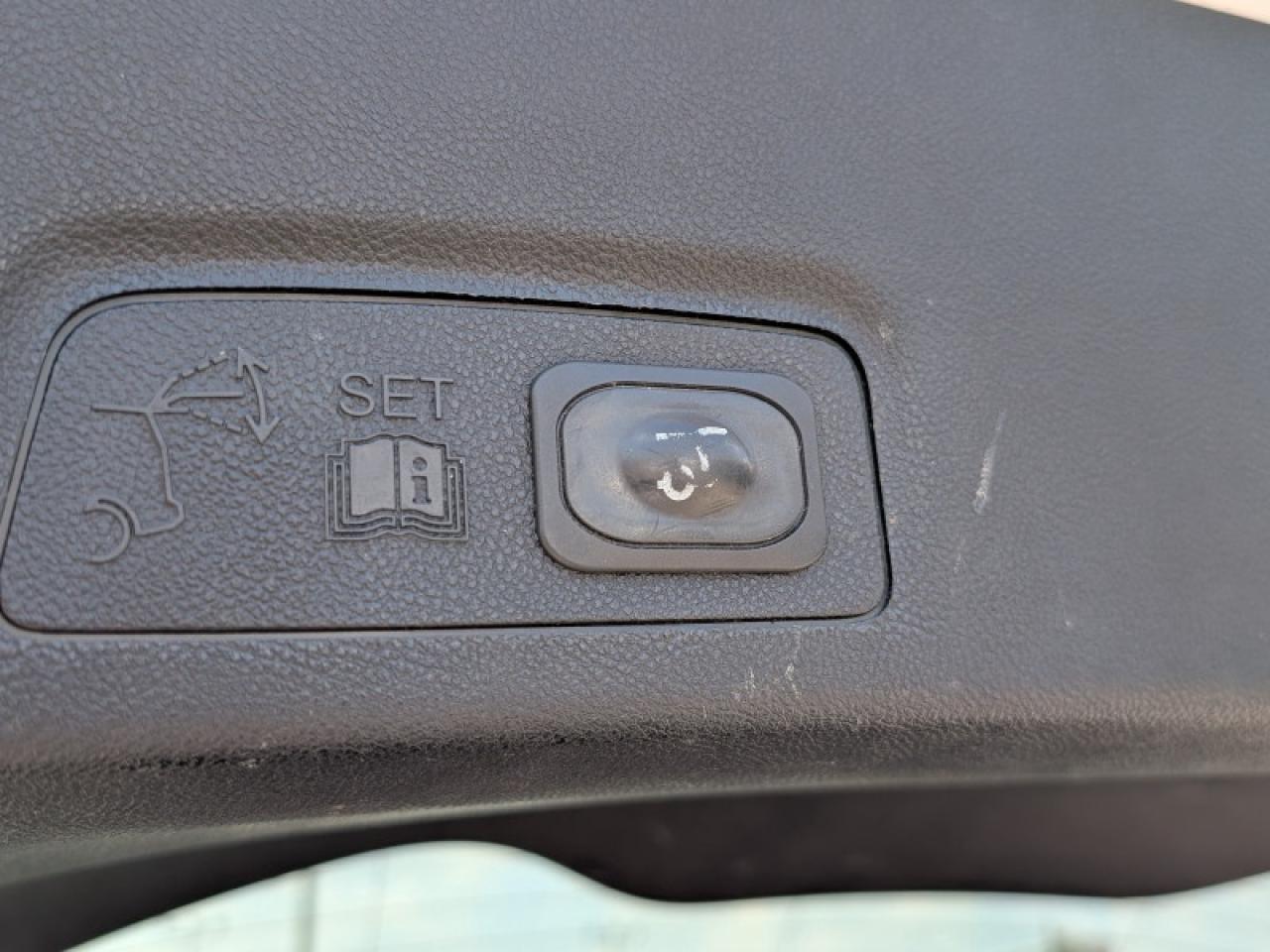 2018 Lincoln MKC Select AWD  **PANO ROOF - CLIMATE PKG** Photo