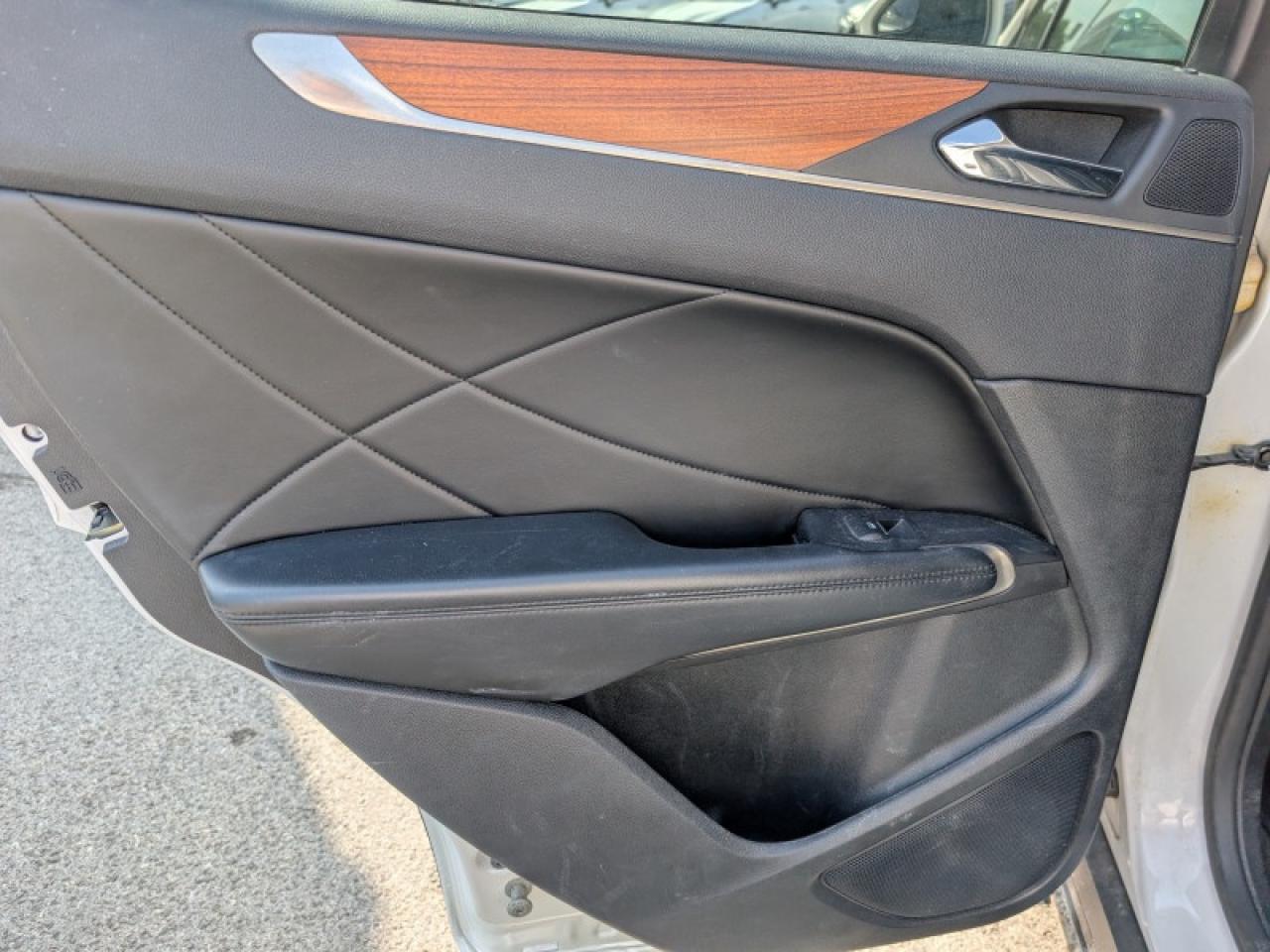 2018 Lincoln MKC Select AWD  **PANO ROOF - CLIMATE PKG** Photo
