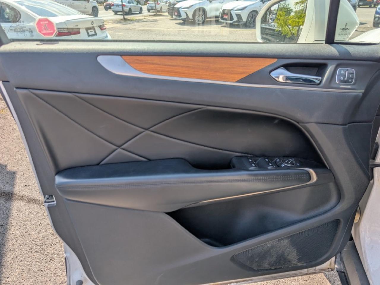 2018 Lincoln MKC Select AWD  **PANO ROOF - CLIMATE PKG** Photo