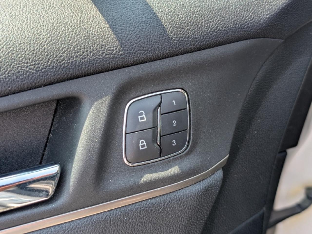 2018 Lincoln MKC Select AWD  **PANO ROOF - CLIMATE PKG** Photo