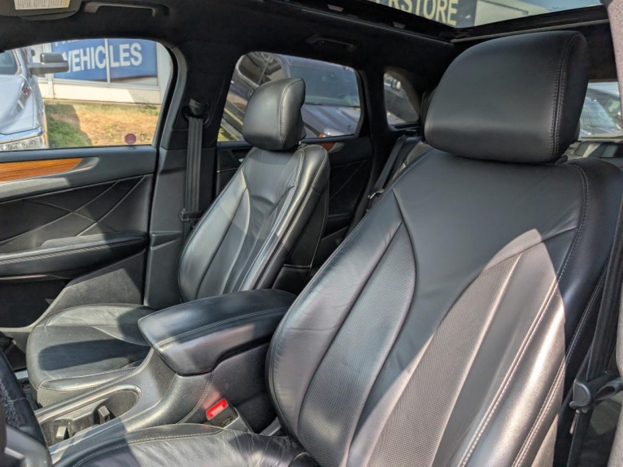 2018 Lincoln MKC Select AWD  **PANO ROOF - CLIMATE PKG** Photo