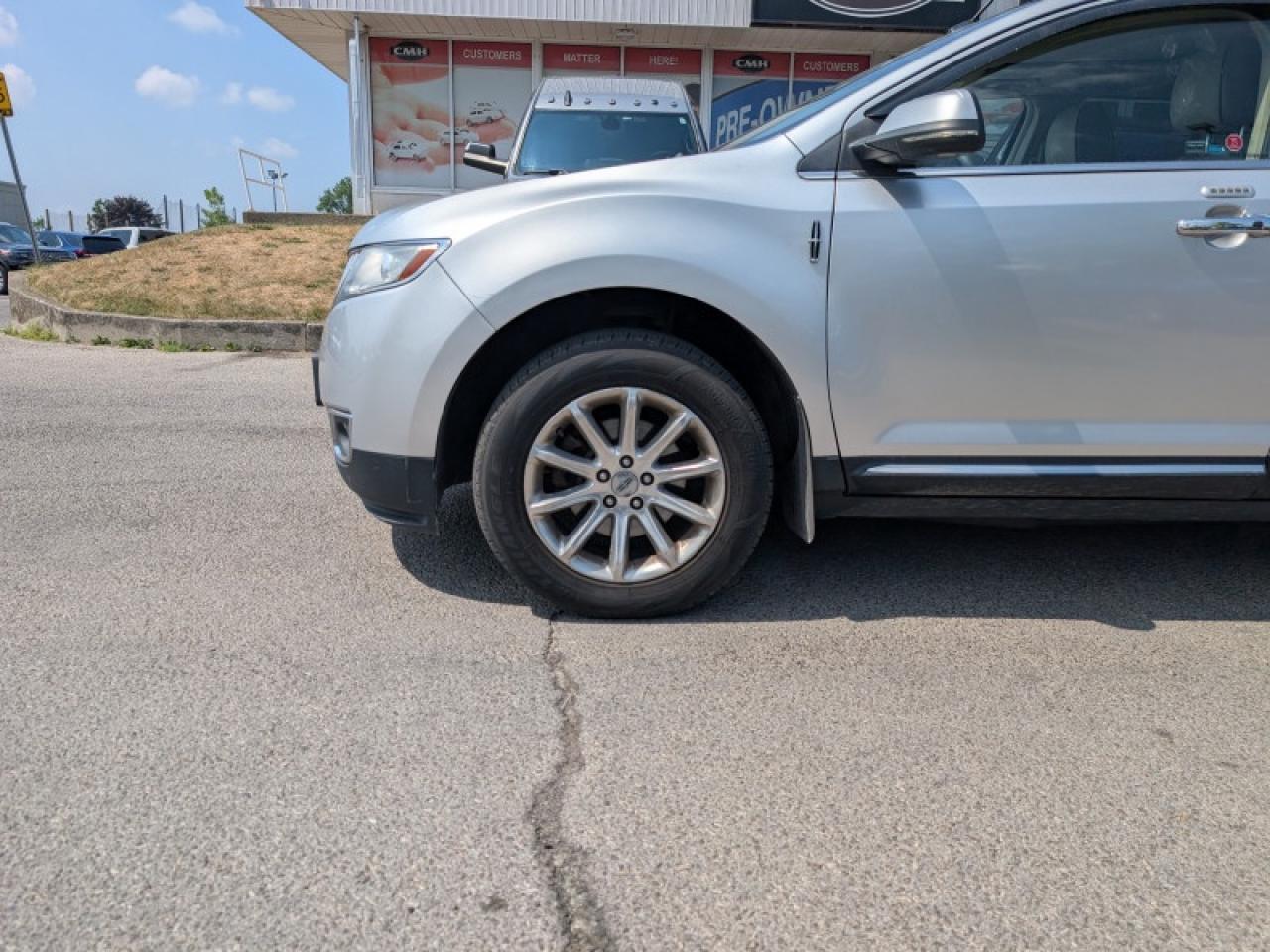 2013 Lincoln MKX V6 AWD  **PANO ROOF - PWR GATE** Photo