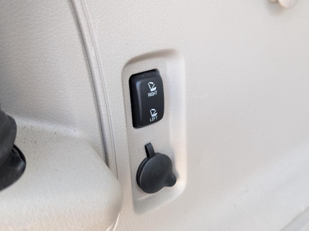 2013 Lincoln MKX V6 AWD  **PANO ROOF - PWR GATE** Photo