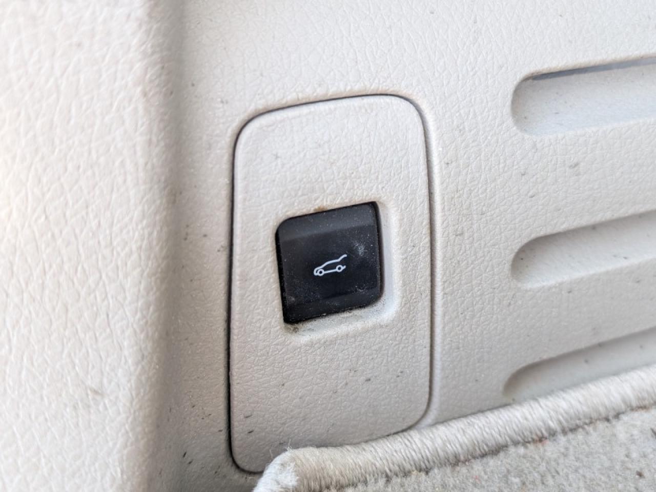 2013 Lincoln MKX V6 AWD  **PANO ROOF - PWR GATE** Photo