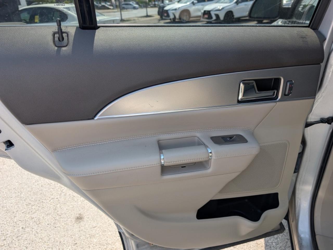 2013 Lincoln MKX V6 AWD  **PANO ROOF - PWR GATE** Photo