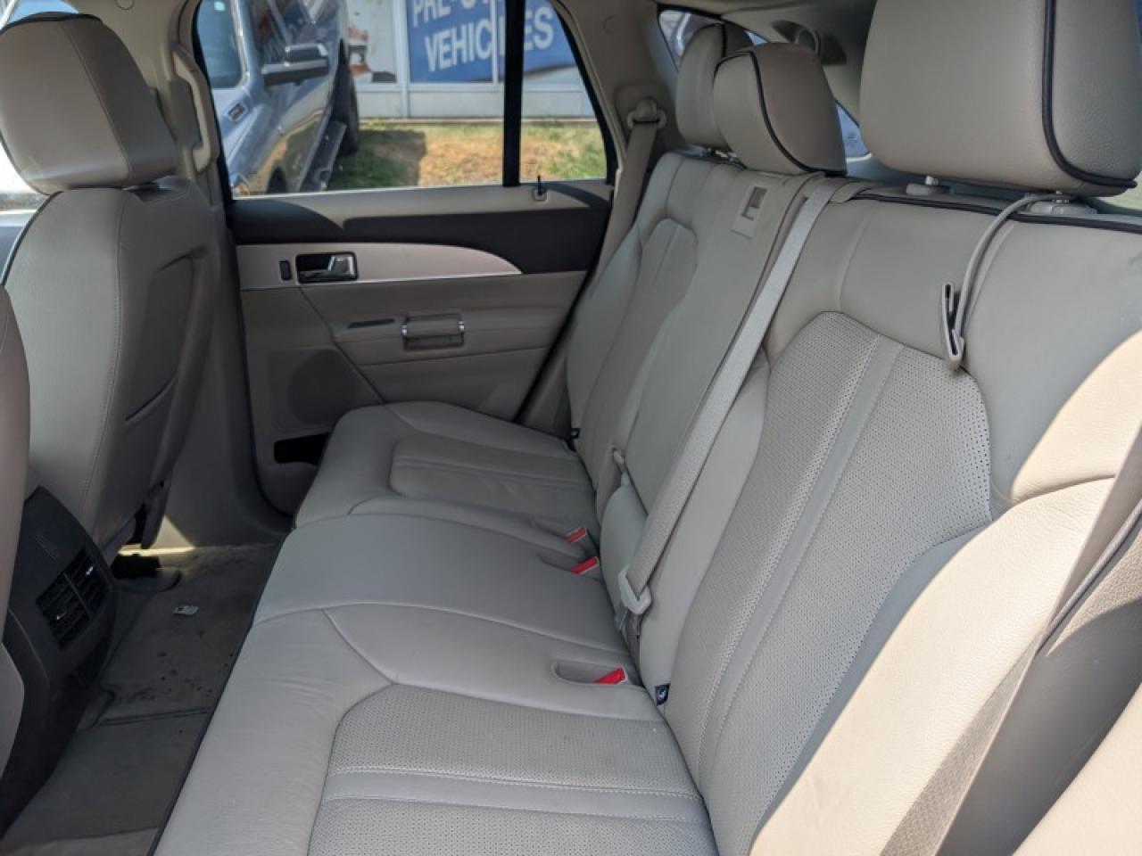 2013 Lincoln MKX V6 AWD  **PANO ROOF - PWR GATE** Photo