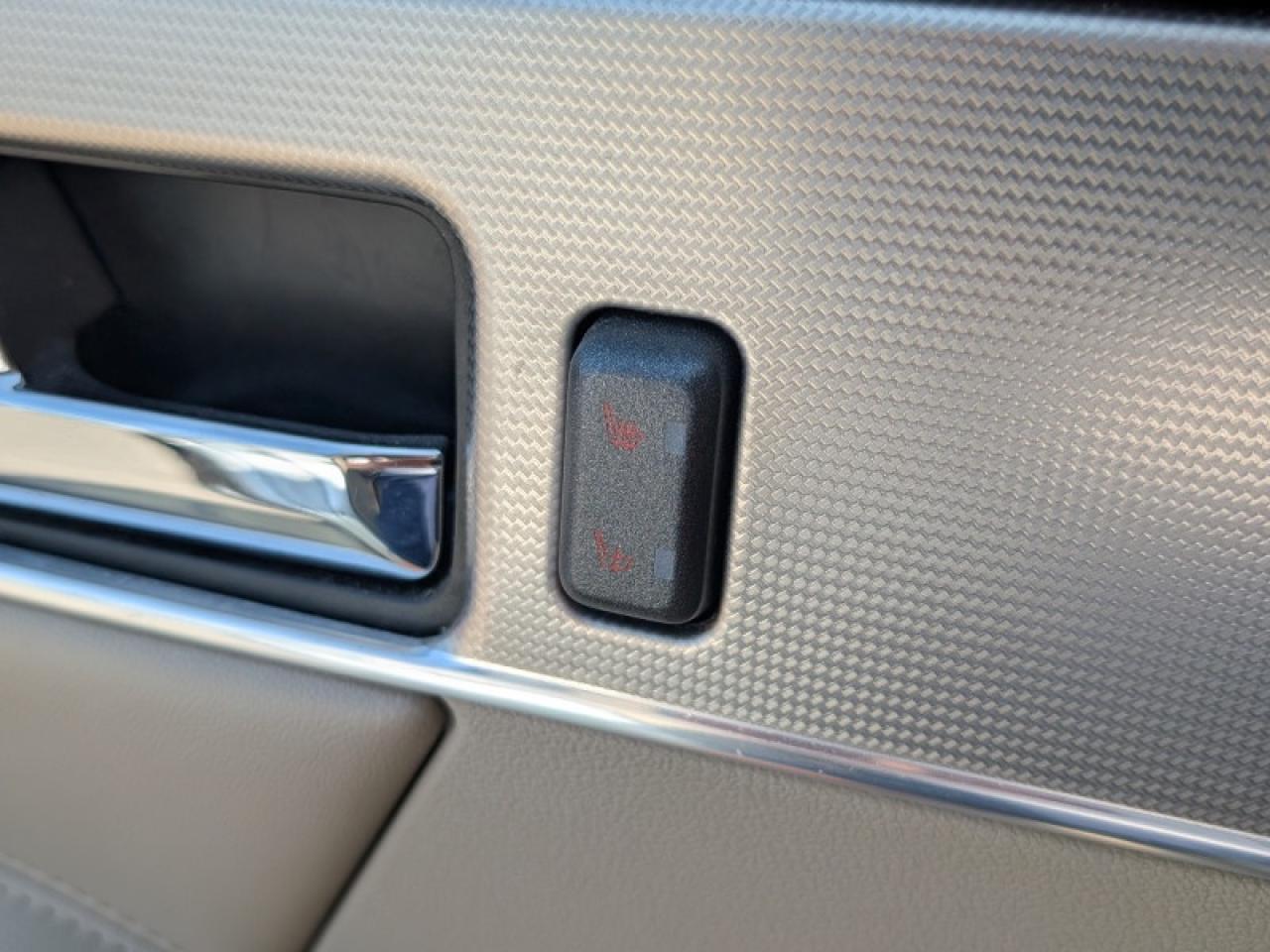 2013 Lincoln MKX V6 AWD  **PANO ROOF - PWR GATE** Photo
