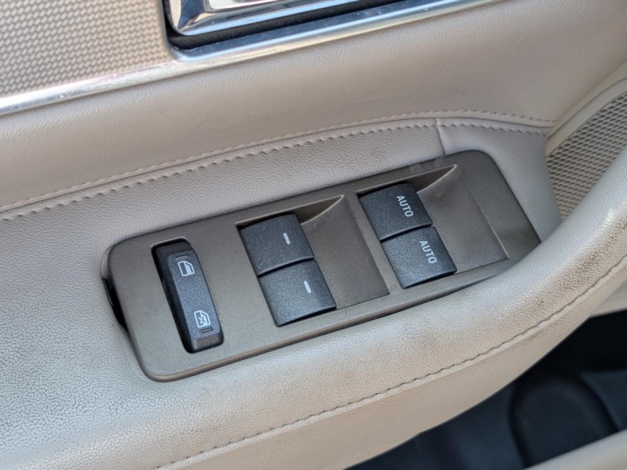 2013 Lincoln MKX V6 AWD  **PANO ROOF - PWR GATE** Photo