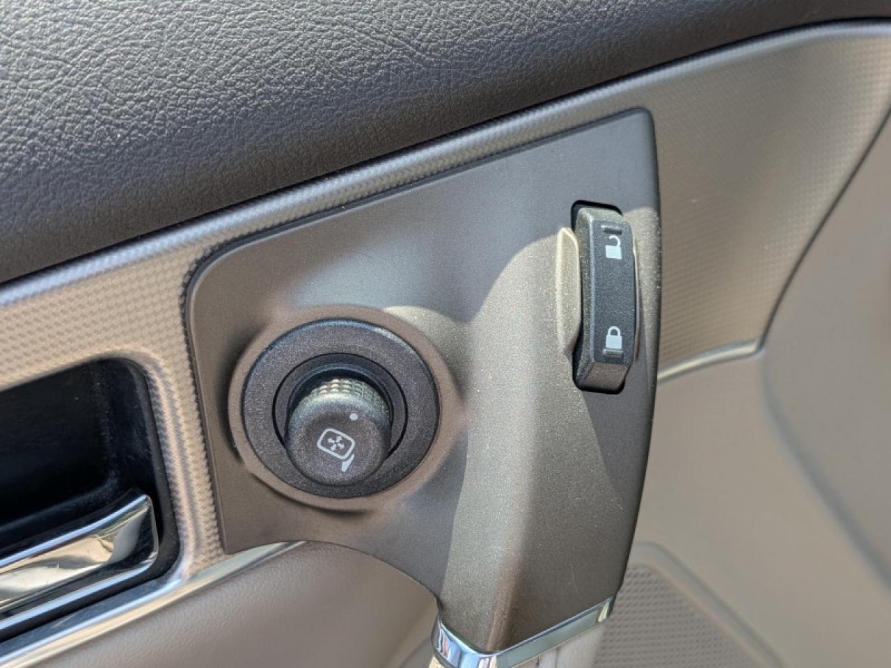 2013 Lincoln MKX V6 AWD  **PANO ROOF - PWR GATE** Photo