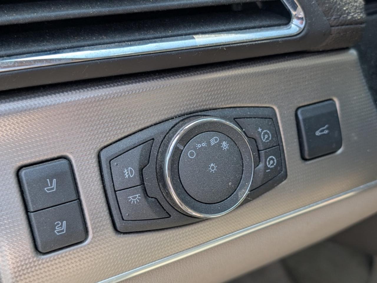 2013 Lincoln MKX V6 AWD  **PANO ROOF - PWR GATE** Photo