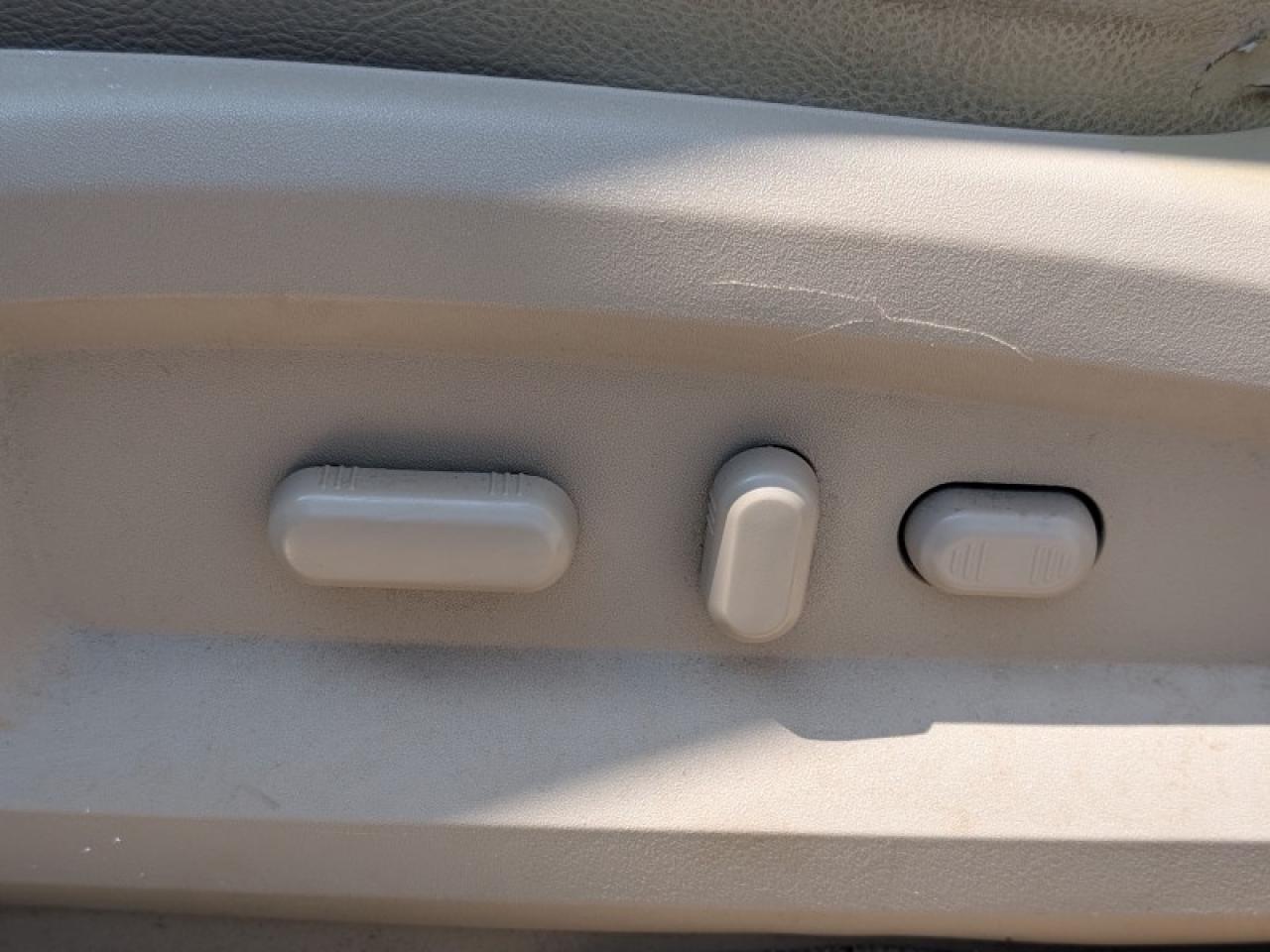 2013 Lincoln MKX V6 AWD  **PANO ROOF - PWR GATE** Photo