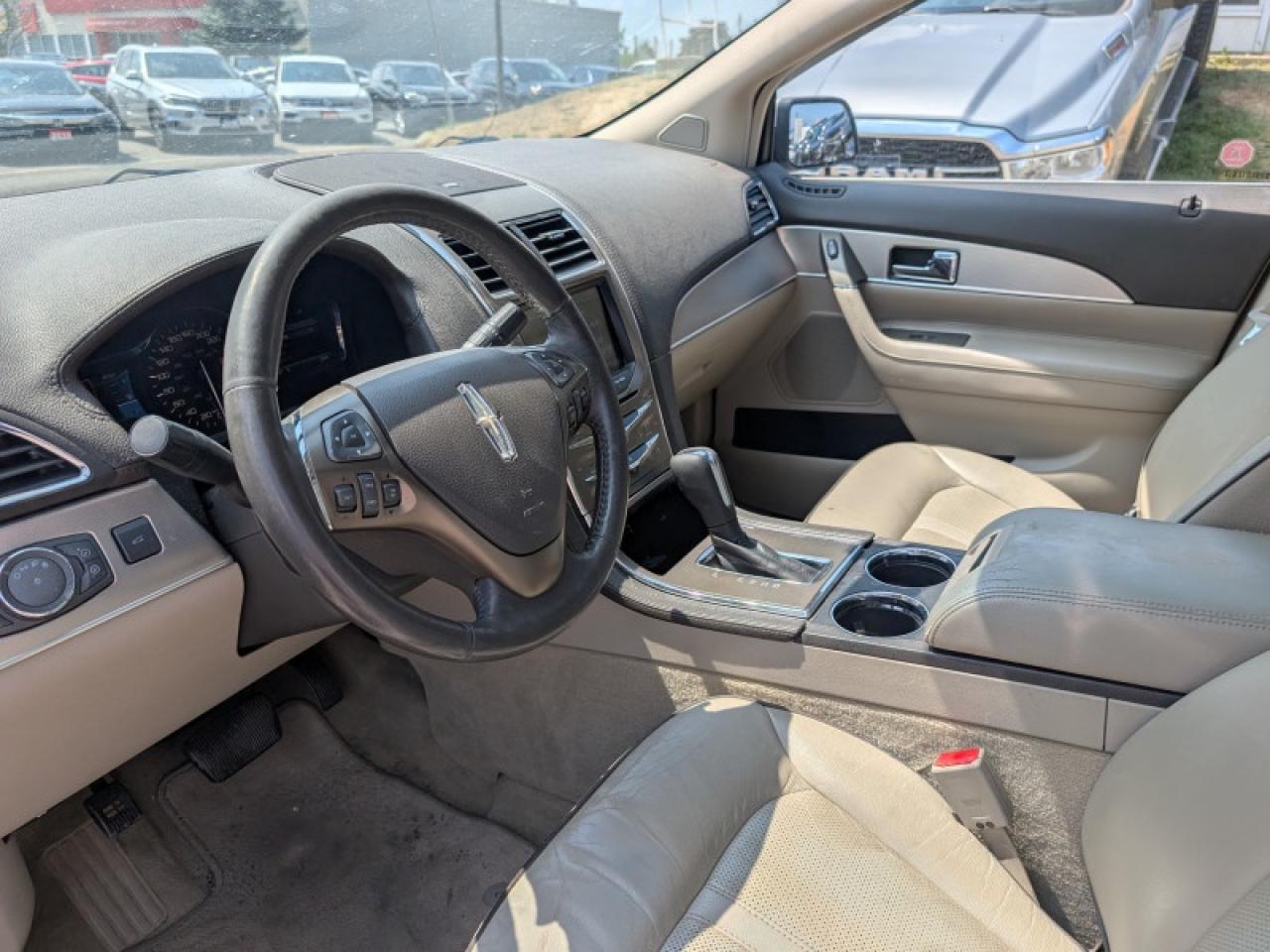 2013 Lincoln MKX V6 AWD  **PANO ROOF - PWR GATE** Photo
