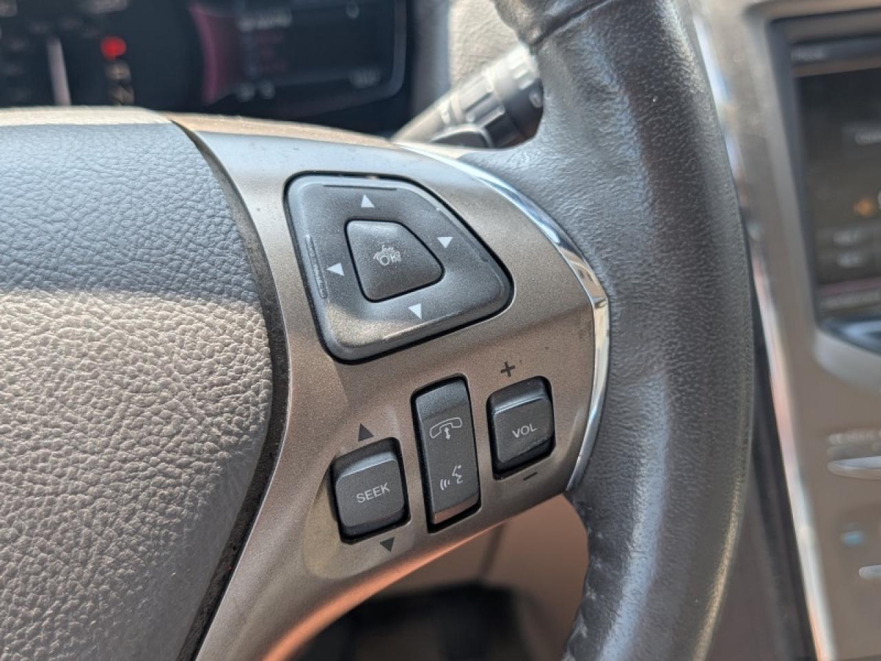 2013 Lincoln MKX V6 AWD  **PANO ROOF - PWR GATE** Photo