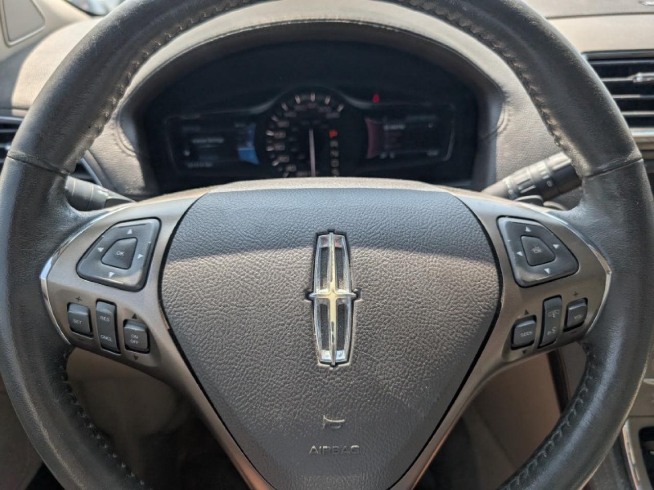2013 Lincoln MKX V6 AWD  **PANO ROOF - PWR GATE** Photo