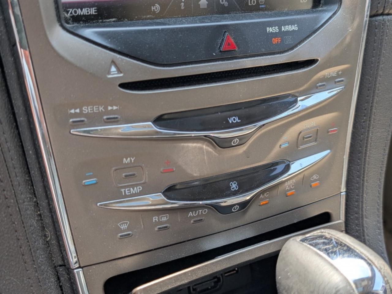 2013 Lincoln MKX V6 AWD  **PANO ROOF - PWR GATE** Photo