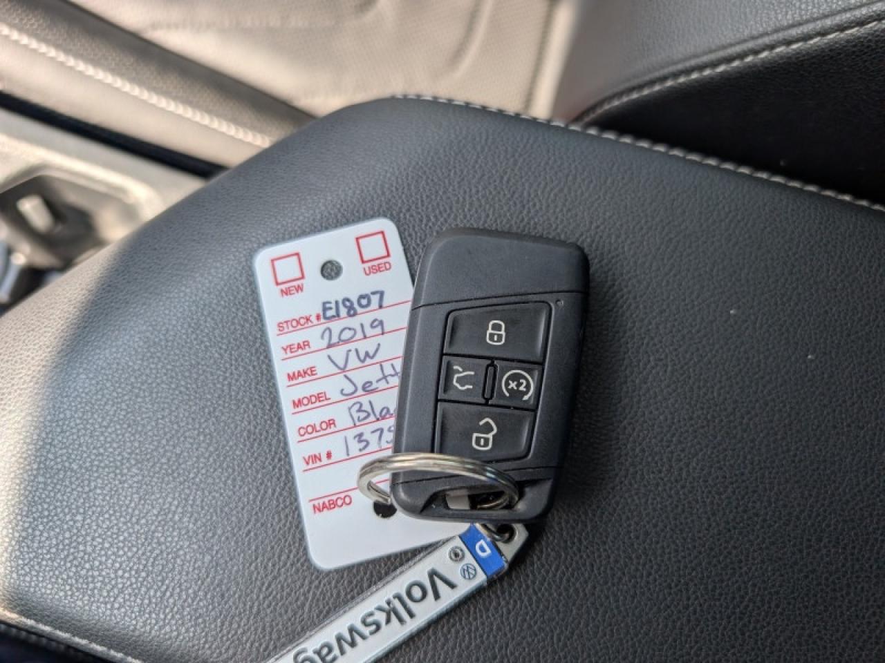 2019 Volkswagen Jetta Execline  **SUNROOF - COOLED SEATS** Photo