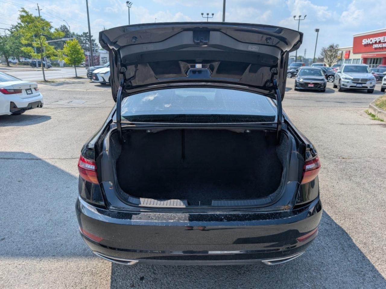 2019 Volkswagen Jetta Execline  **SUNROOF - COOLED SEATS** Photo