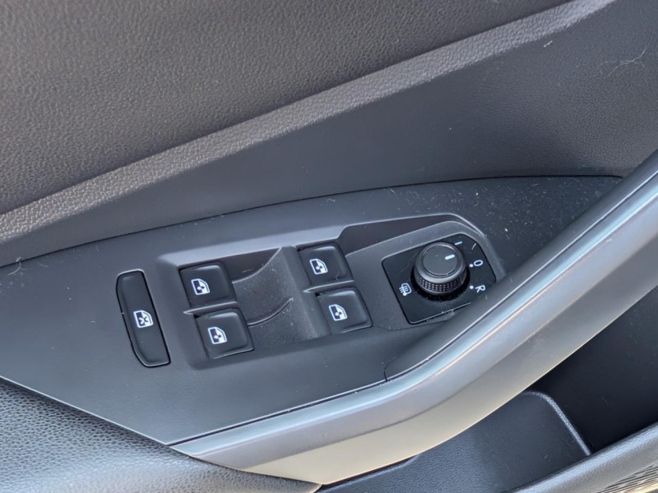 2019 Volkswagen Jetta Execline  **SUNROOF - COOLED SEATS** Photo