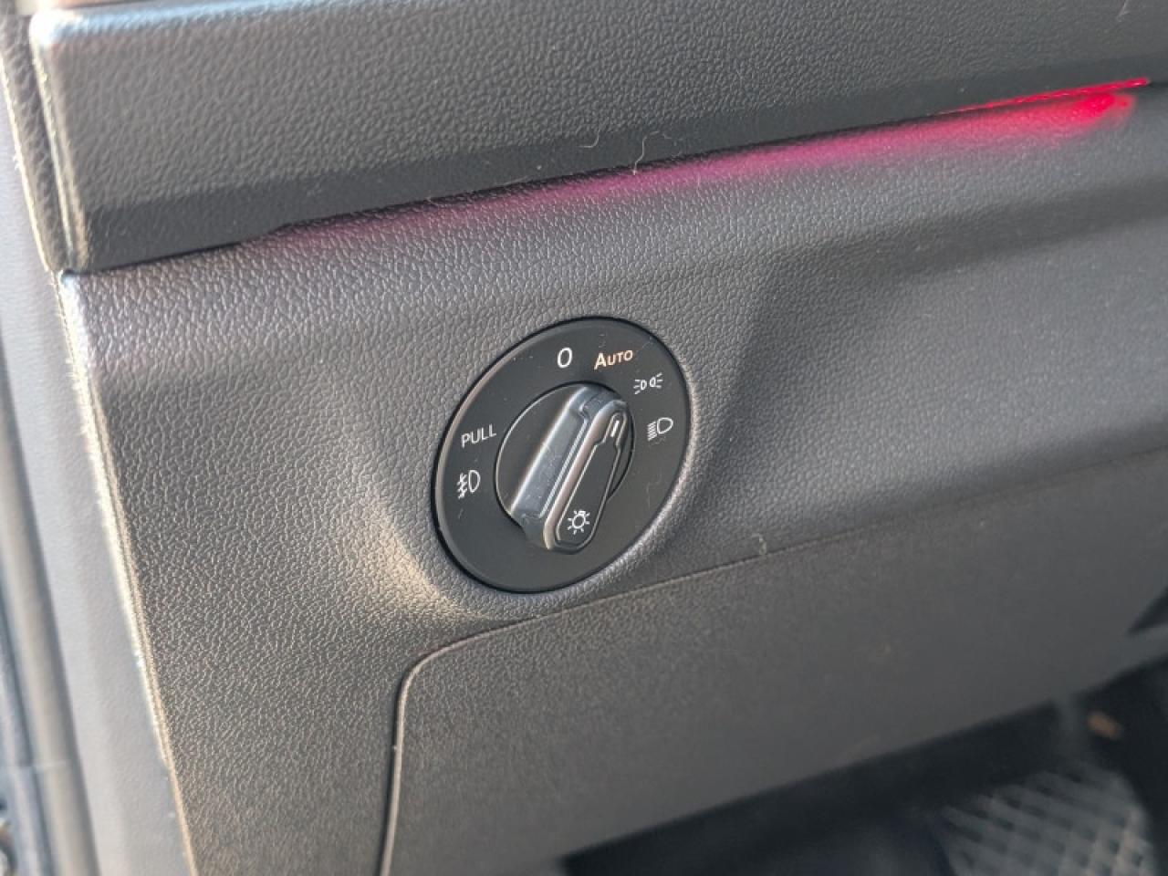 2019 Volkswagen Jetta Execline  **SUNROOF - COOLED SEATS** Photo