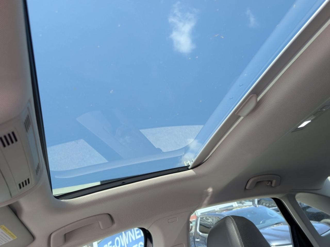 2019 Volkswagen Jetta Execline  **SUNROOF - COOLED SEATS** Photo