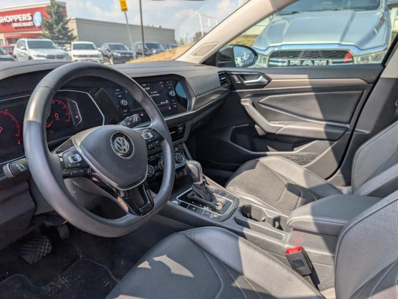 2019 Volkswagen Jetta Execline  **SUNROOF - COOLED SEATS** Photo