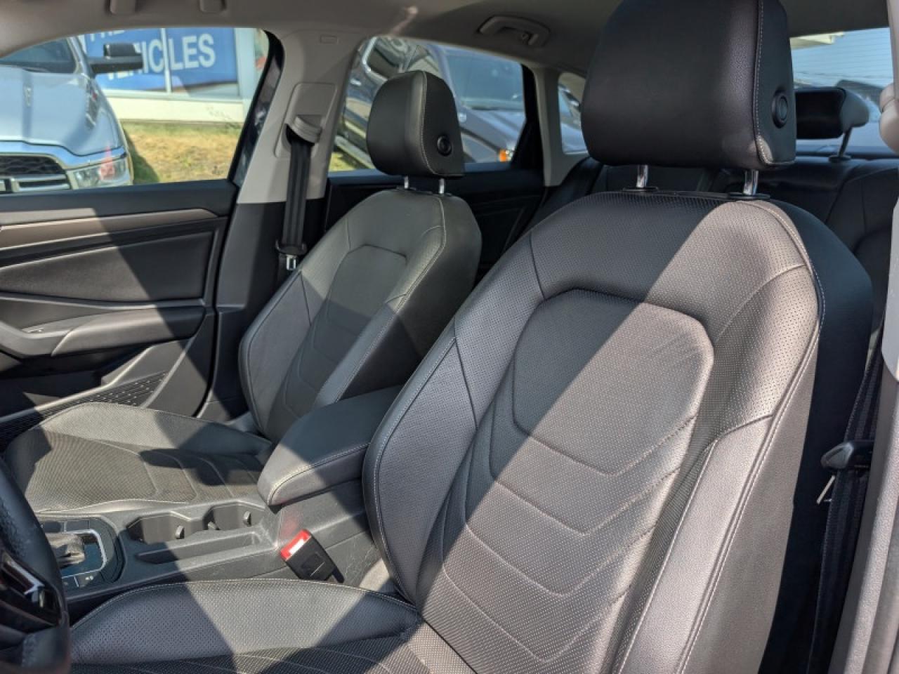 2019 Volkswagen Jetta Execline  **SUNROOF - COOLED SEATS** Photo