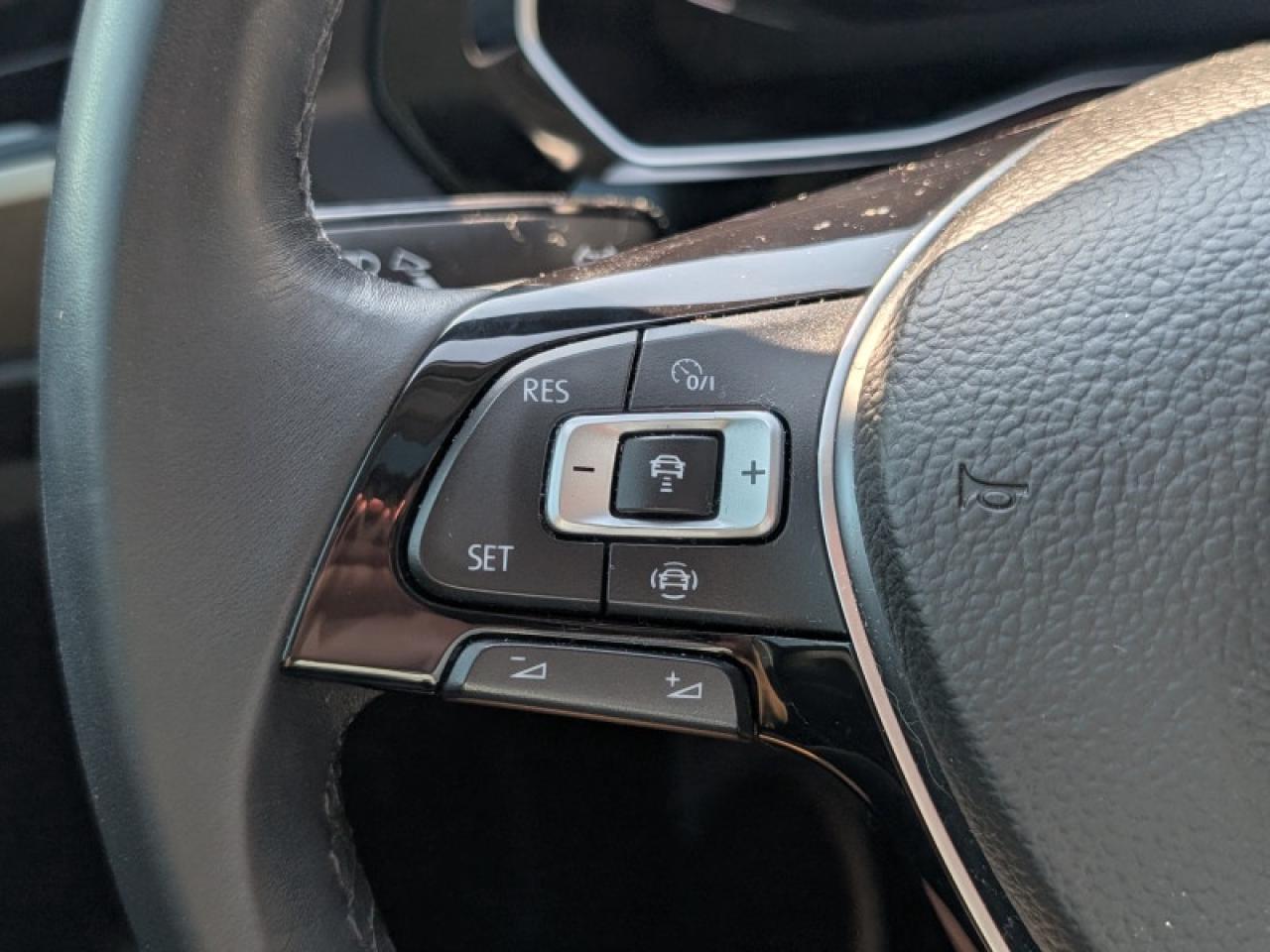 2019 Volkswagen Jetta Execline  **SUNROOF - COOLED SEATS** Photo