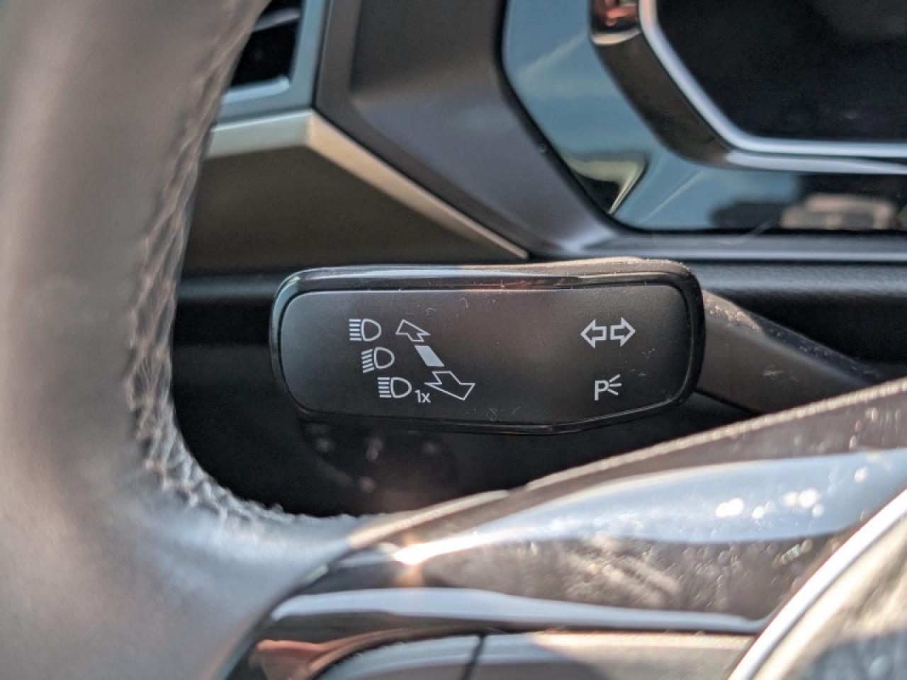 2019 Volkswagen Jetta Execline  **SUNROOF - COOLED SEATS** Photo