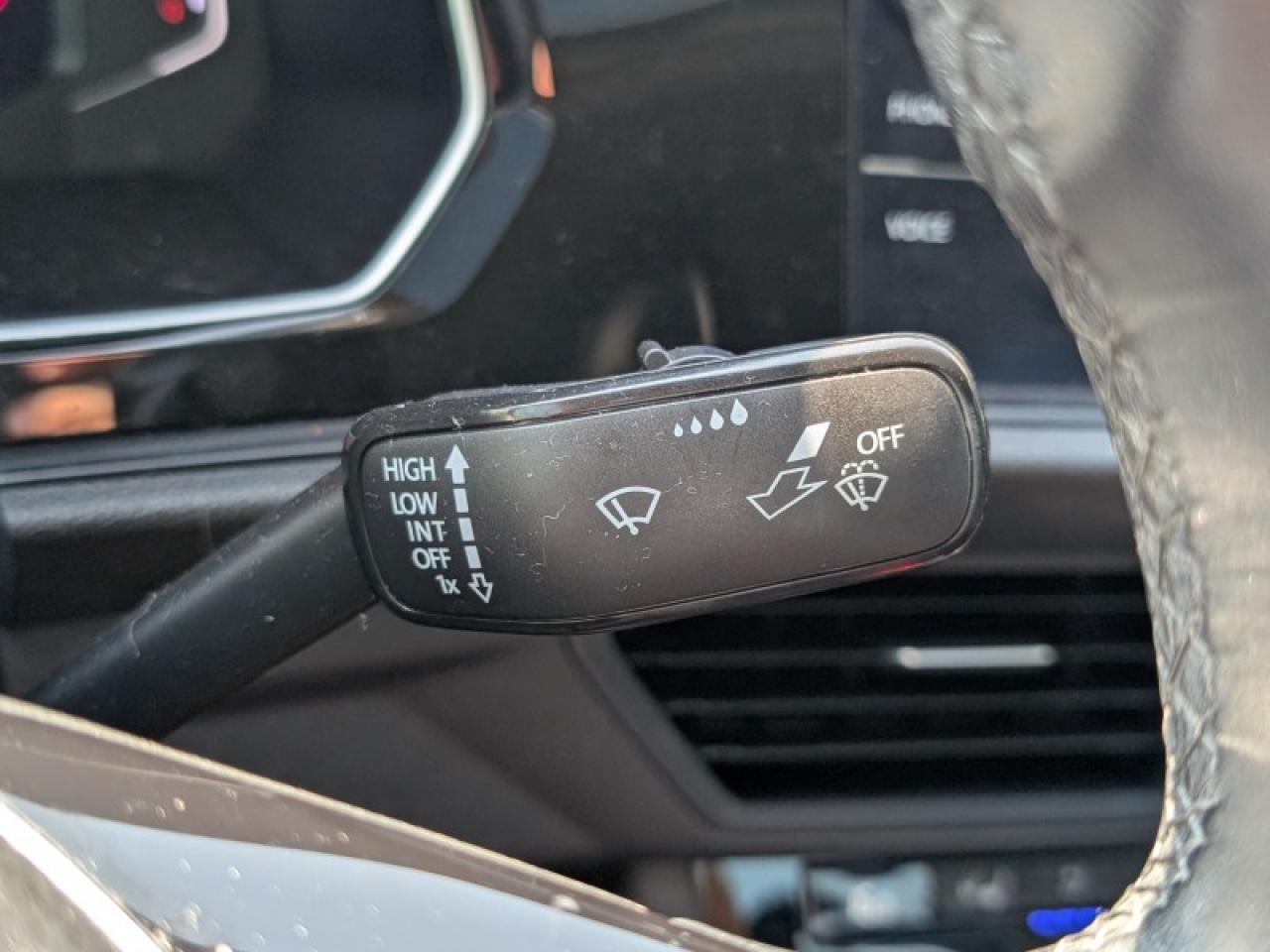 2019 Volkswagen Jetta Execline  **SUNROOF - COOLED SEATS** Photo