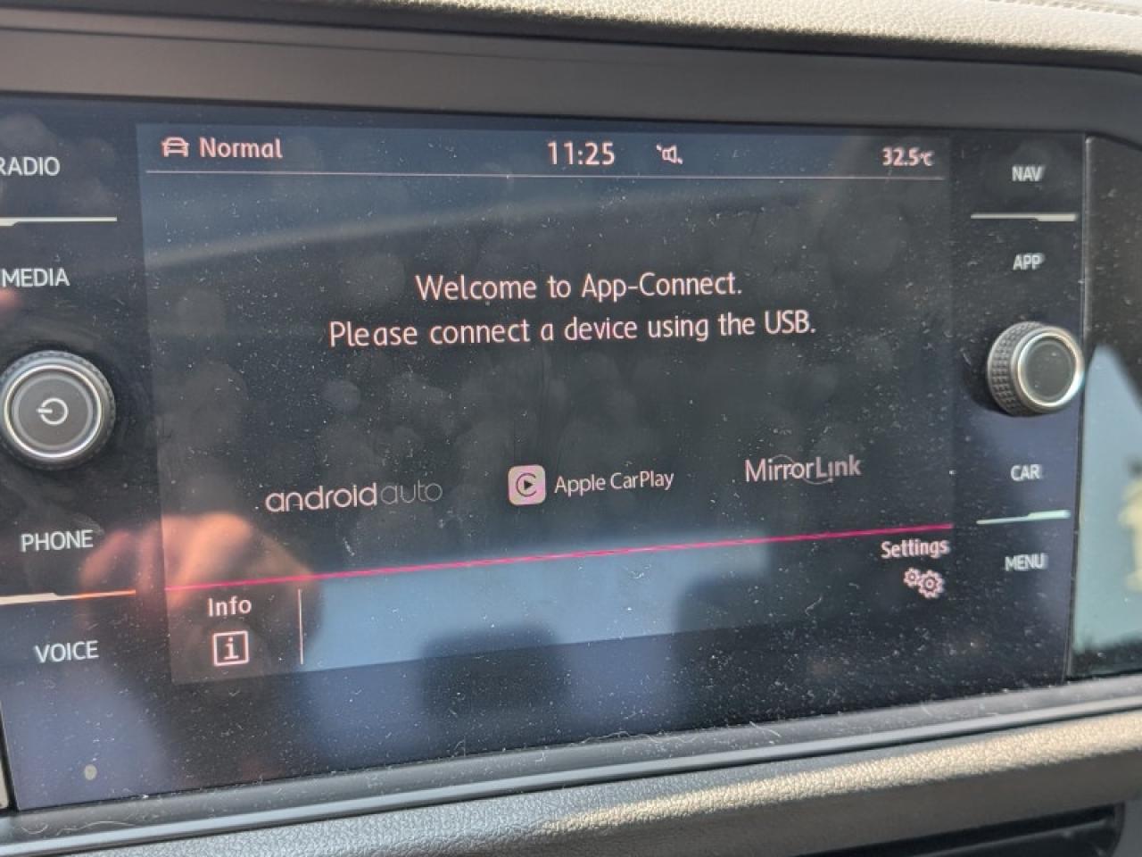 2019 Volkswagen Jetta Execline  **SUNROOF - COOLED SEATS** Photo