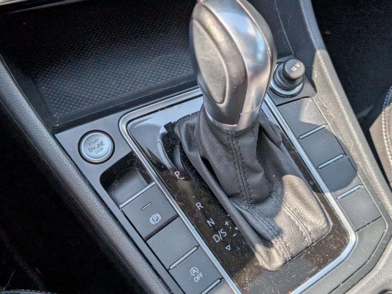 2019 Volkswagen Jetta Execline  **SUNROOF - COOLED SEATS** Photo