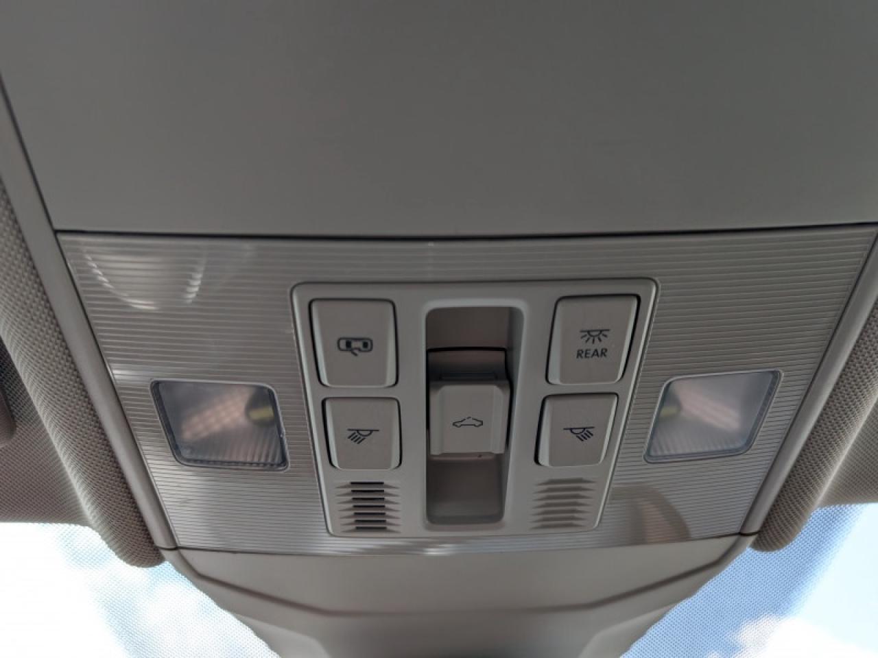 2019 Volkswagen Jetta Execline  **SUNROOF - COOLED SEATS** Photo