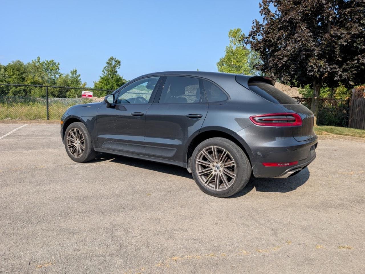 2017 Porsche Macan Premium Package Plus  **VERY CLEAN** Photo3