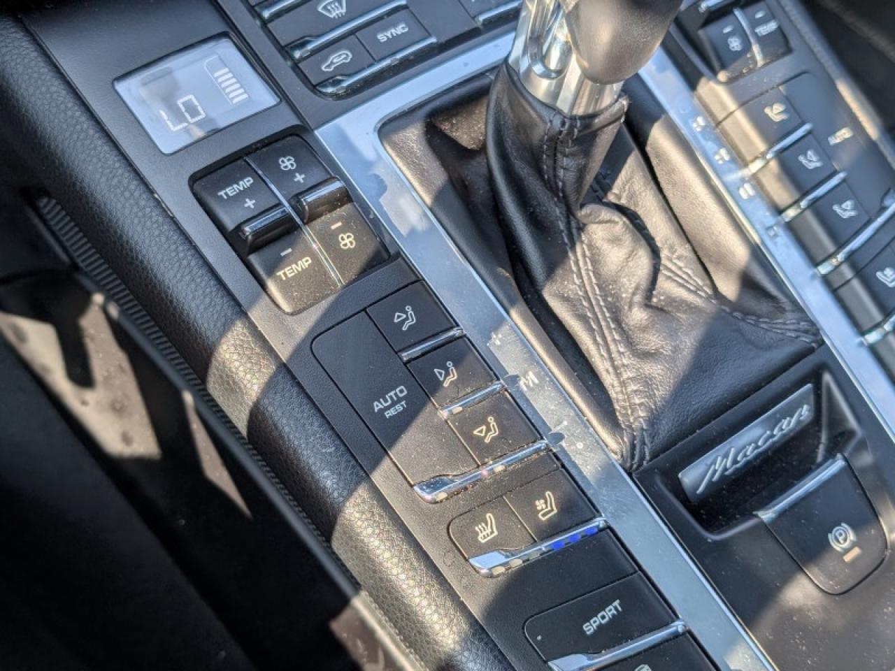 2017 Porsche Macan Premium Package Plus  **VERY CLEAN** Photo