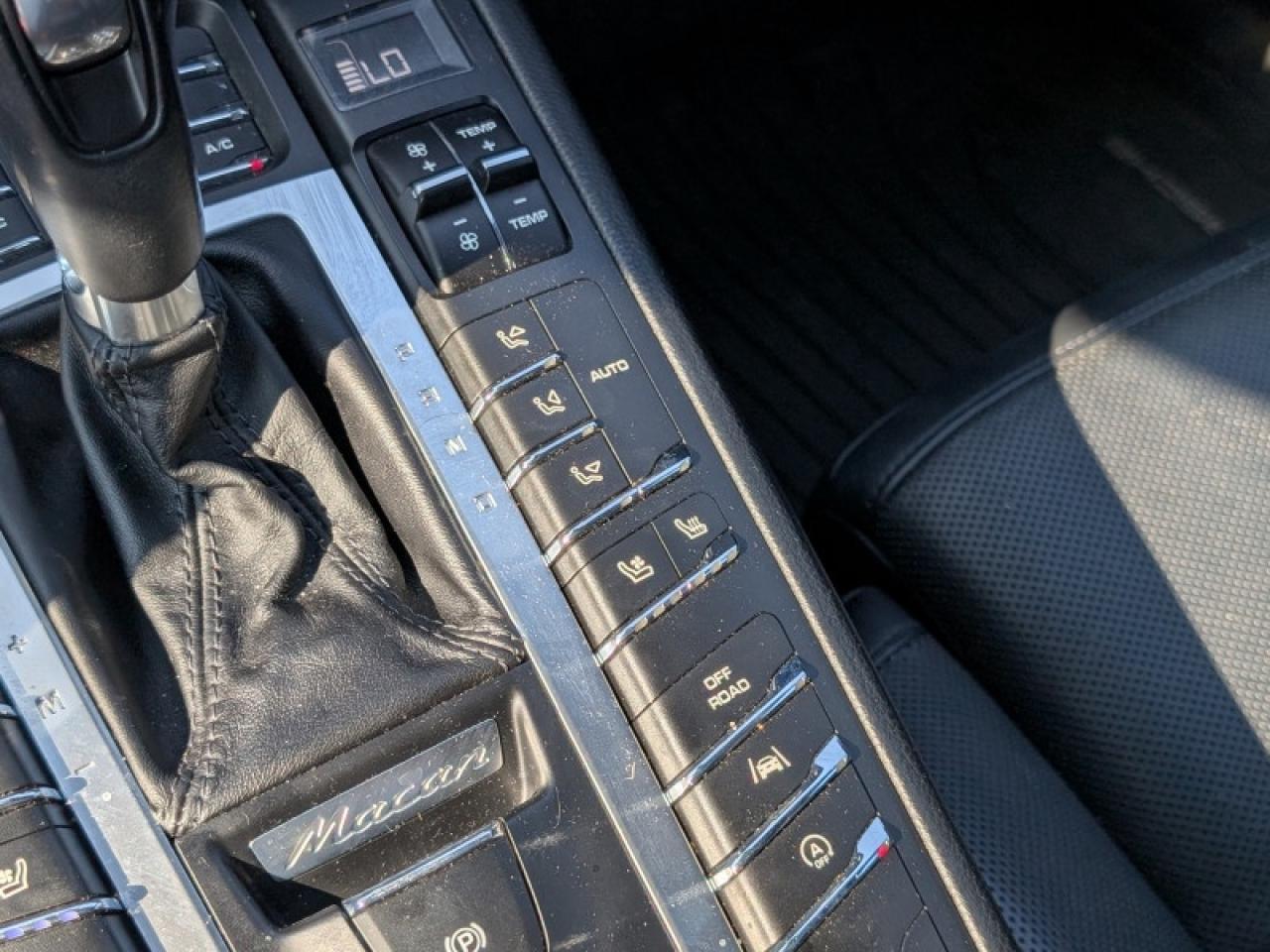2017 Porsche Macan Premium Package Plus  **VERY CLEAN** Photo