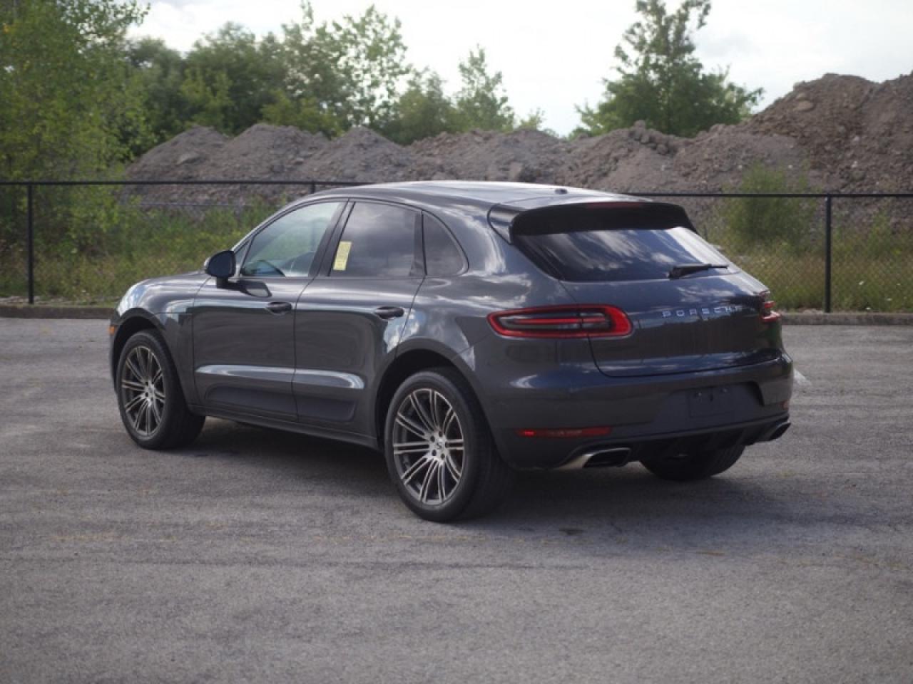 2017 Porsche Macan Premium Package Plus  **VERY CLEAN** Photo2