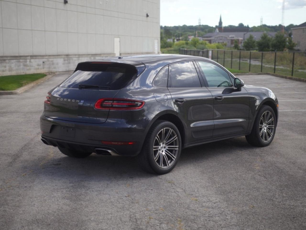 2017 Porsche Macan Premium Package Plus  **VERY CLEAN** Photo4
