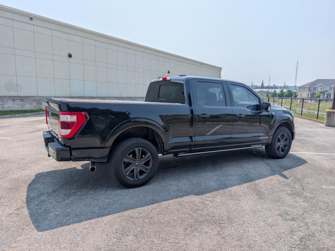 2022 Ford F-150 Lariat  **PANO ROOF - POWER RUNNING BOARDS** Photo4