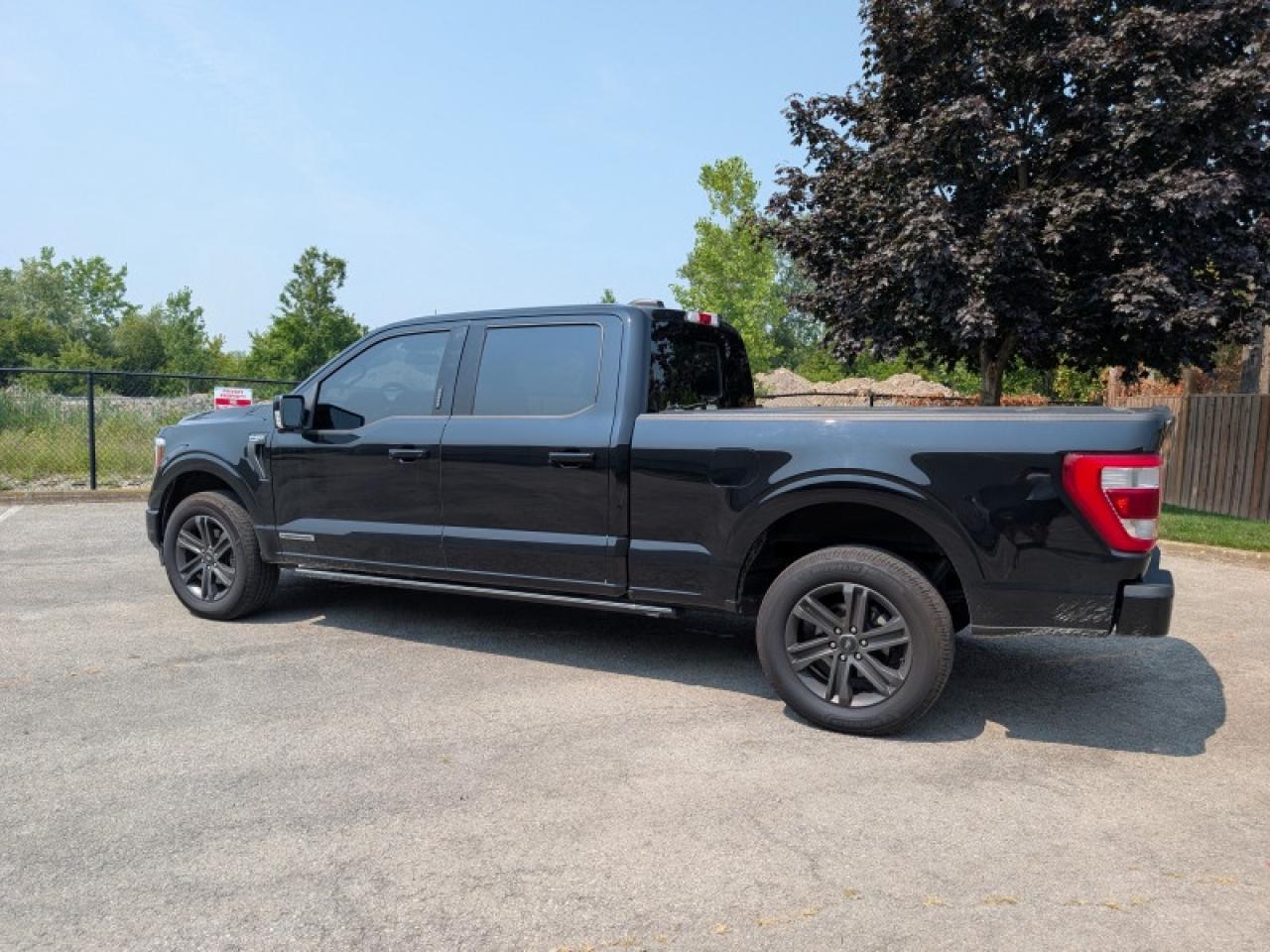 2022 Ford F-150 Lariat  **PANO ROOF - POWER RUNNING BOARDS** Photo