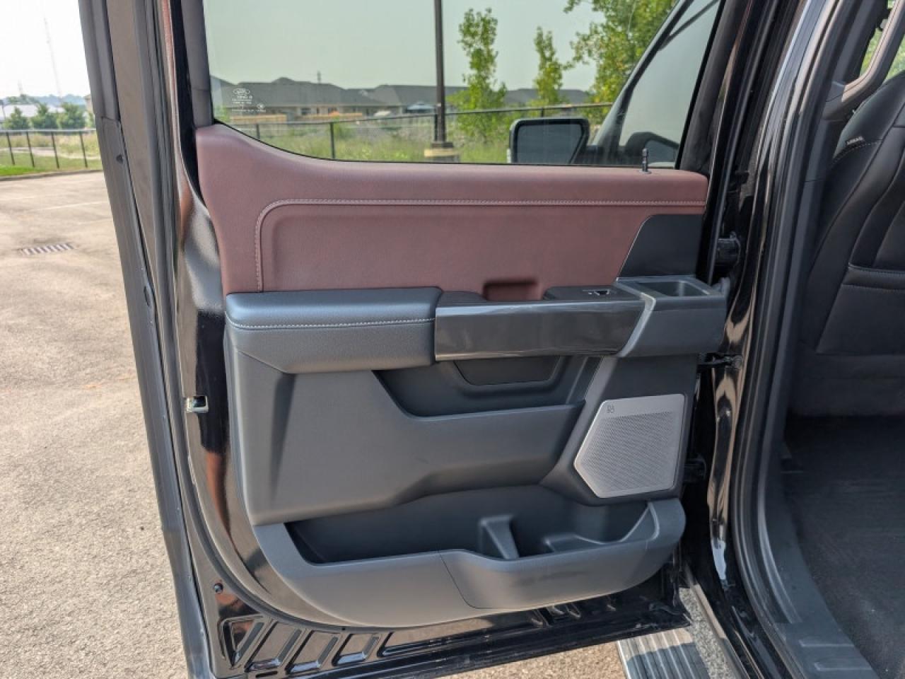 2022 Ford F-150 Lariat  **PANO ROOF - POWER RUNNING BOARDS** Photo