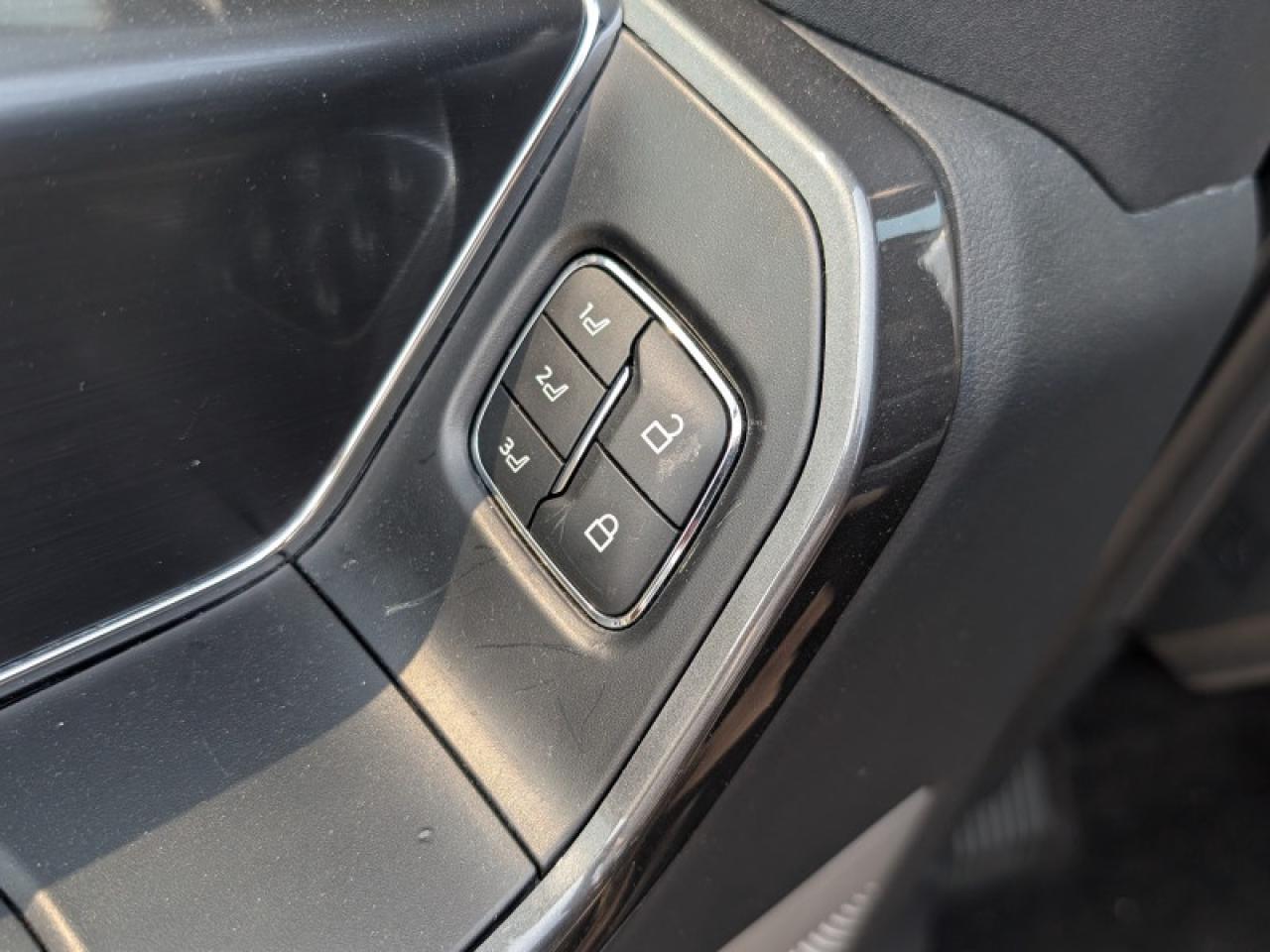 2022 Ford F-150 Lariat  **PANO ROOF - POWER RUNNING BOARDS** Photo