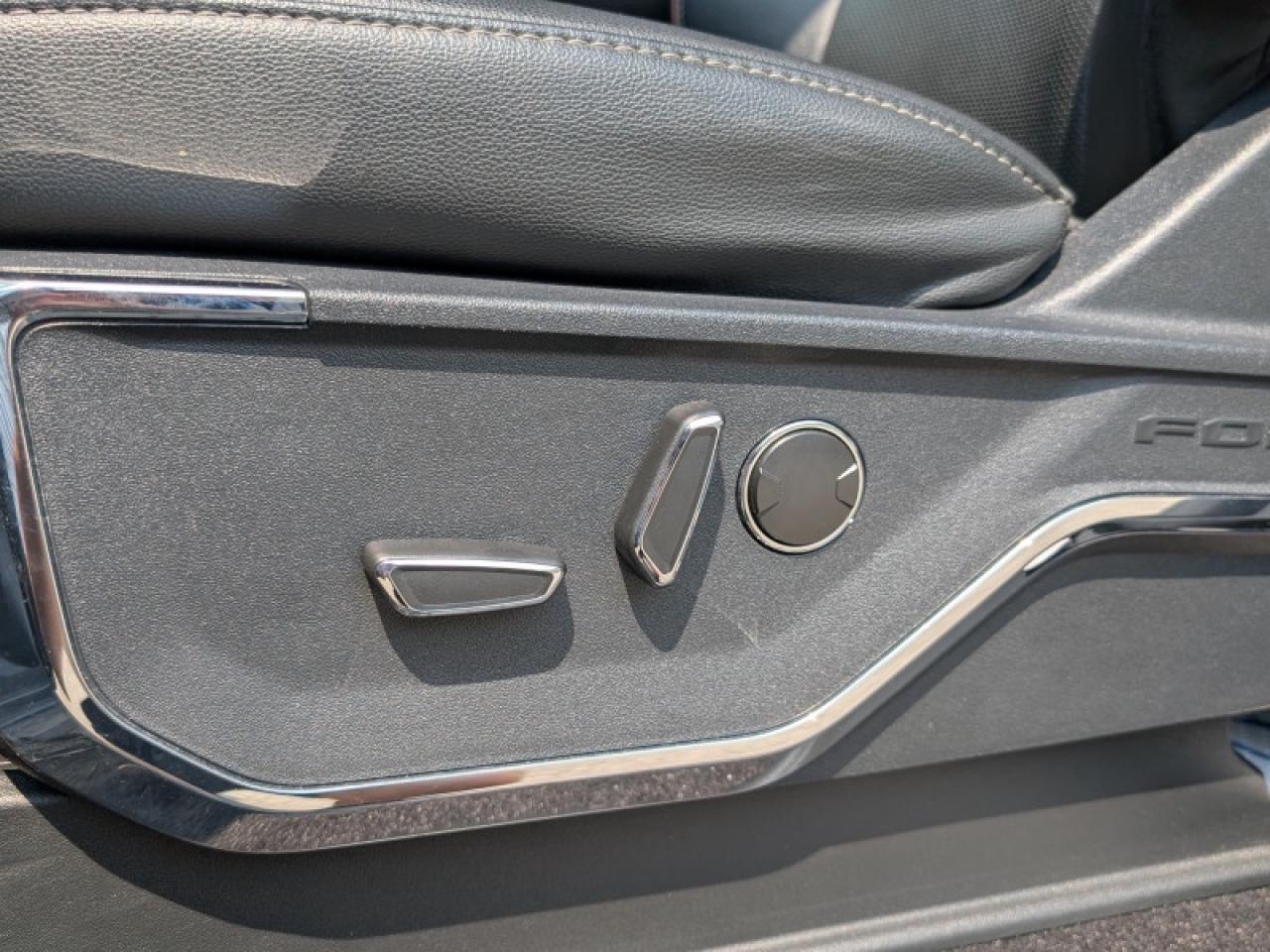 2022 Ford F-150 Lariat  **PANO ROOF - POWER RUNNING BOARDS** Photo