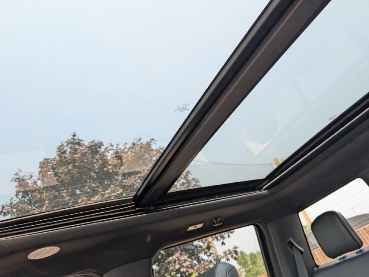 2022 Ford F-150 Lariat  **PANO ROOF - POWER RUNNING BOARDS** Photo